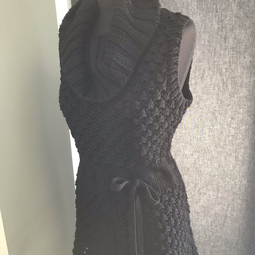 Anthropologie sleeveless sweater size XL